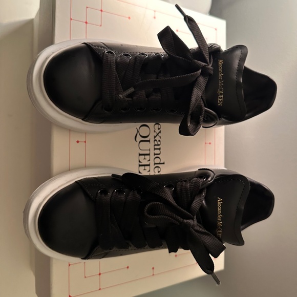 Alexander McQueen Oversized Sneakers - Picture 10 of 10